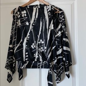 Open sleeve short blouse MNG